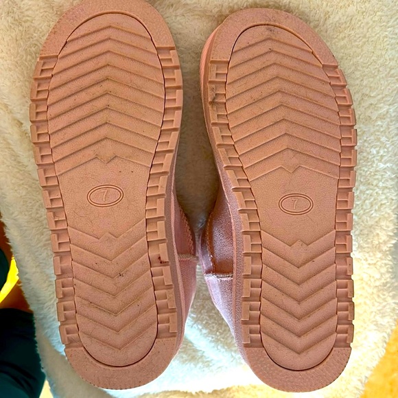 ShoeDazzle Lynn Sherpa Ankle Fuzzie Booties Size 7 Pink - Picture 5 of 5